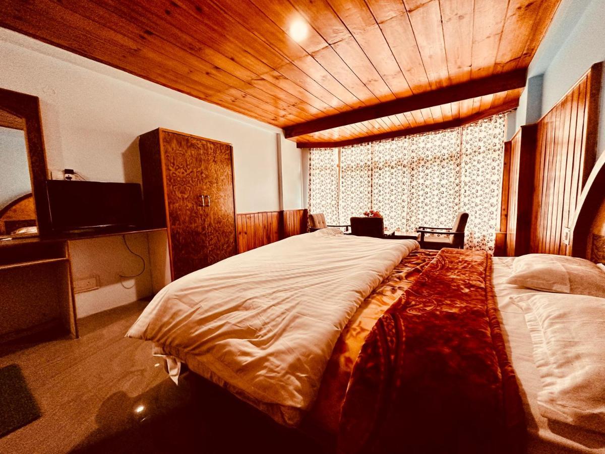 Hotel D Kanchan Manali Exteriör bild
